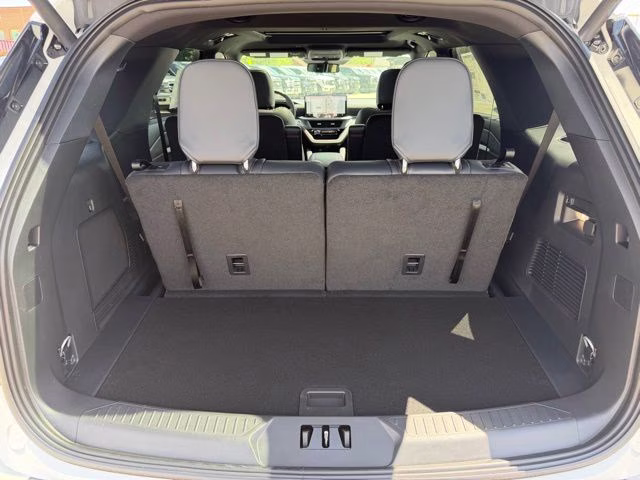 2026 Star White Metallic Tri-Coat Ford Explorer ST-Line 4X4 SUV