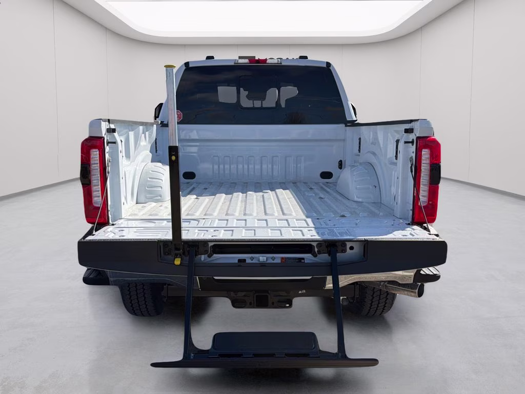 2026 Oxford White Ford Super Duty F-350 SRW Lariat 4X4 Truck