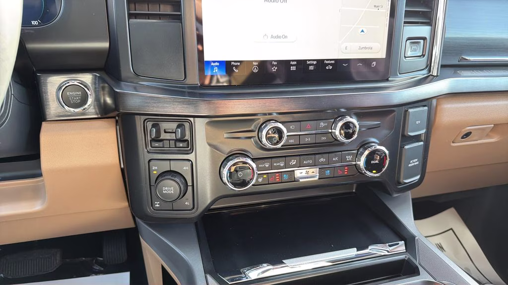 2026 Oxford White Ford Super Duty F-350 SRW Lariat 4X4 Truck