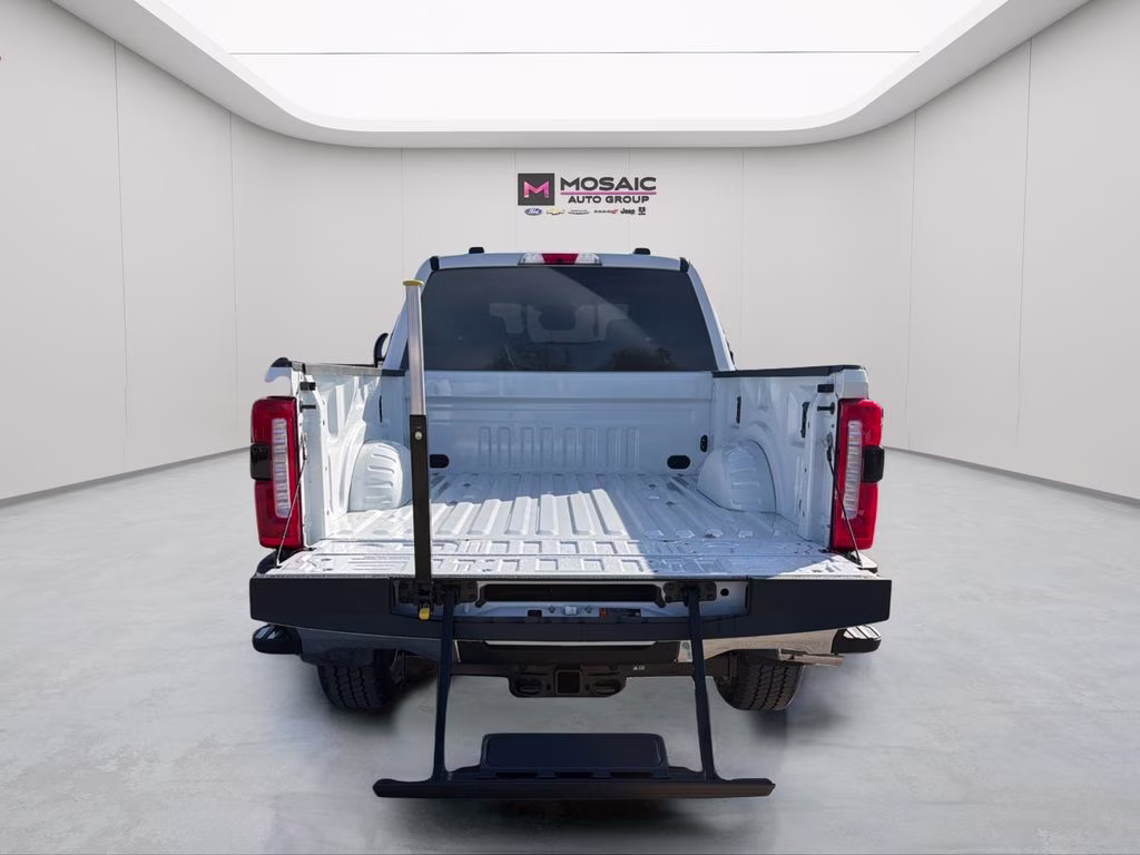 2026 White Metallic Ford Super Duty F-350 SRW Lariat 4X4 Truck
