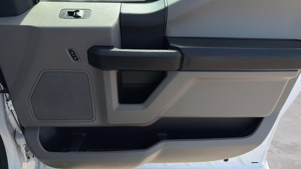 2022 Oxford White Ford Super Duty F-350 DRW XL 4X4 Truck