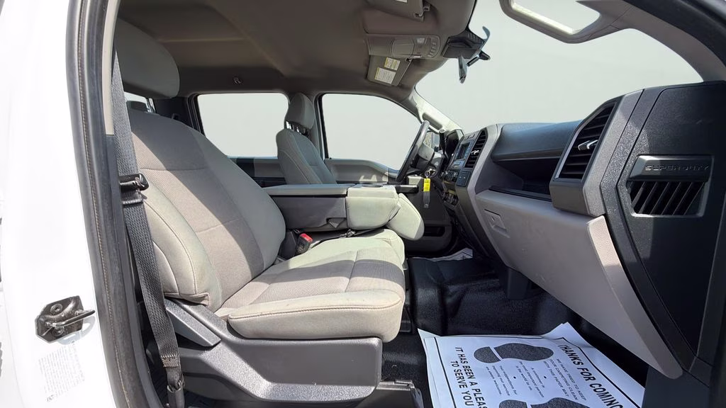 2022 Oxford White Ford Super Duty F-350 DRW XL 4X4 Truck