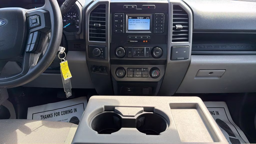2022 Oxford White Ford Super Duty F-350 DRW XL 4X4 Truck