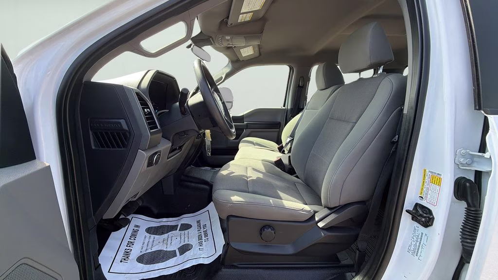 2022 Oxford White Ford Super Duty F-350 DRW XL 4X4 Truck