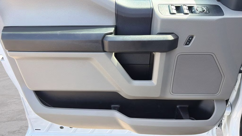 2022 Oxford White Ford Super Duty F-350 DRW XL 4X4 Truck