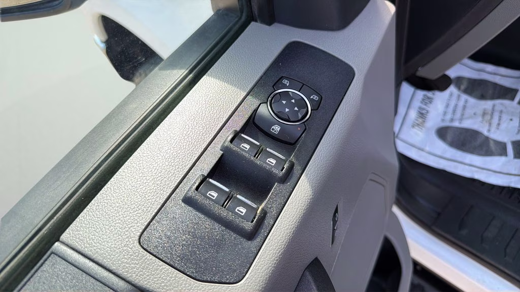 2022 Oxford White Ford Super Duty F-350 DRW XL 4X4 Truck