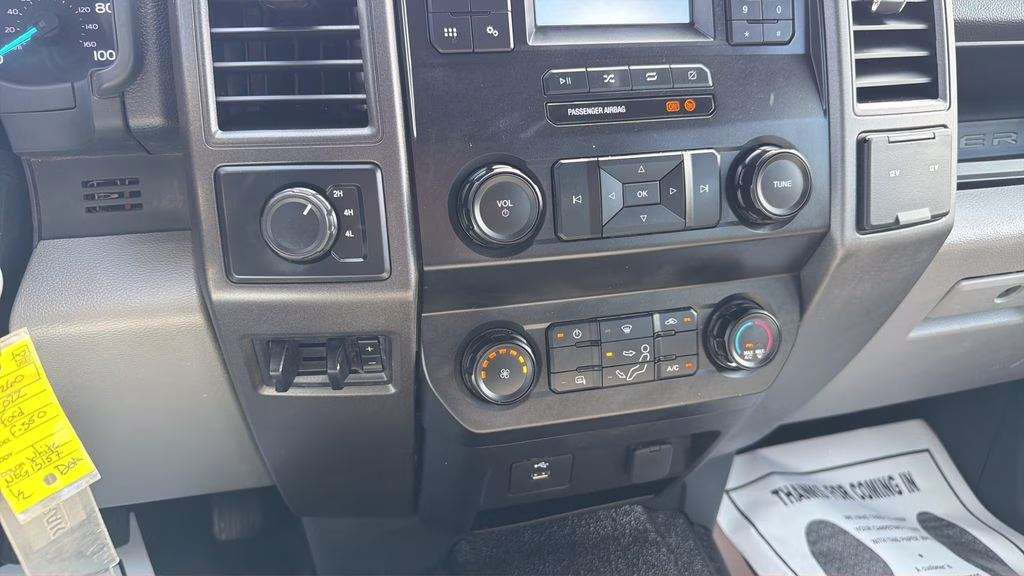 2022 Oxford White Ford Super Duty F-350 DRW XL 4X4 Truck
