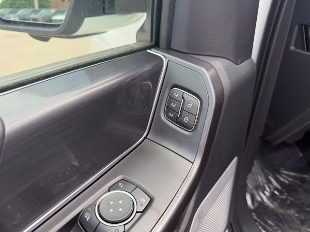 2026 Star White Metallic Tri-Coat Ford F-150 Lariat 4X4 Truck