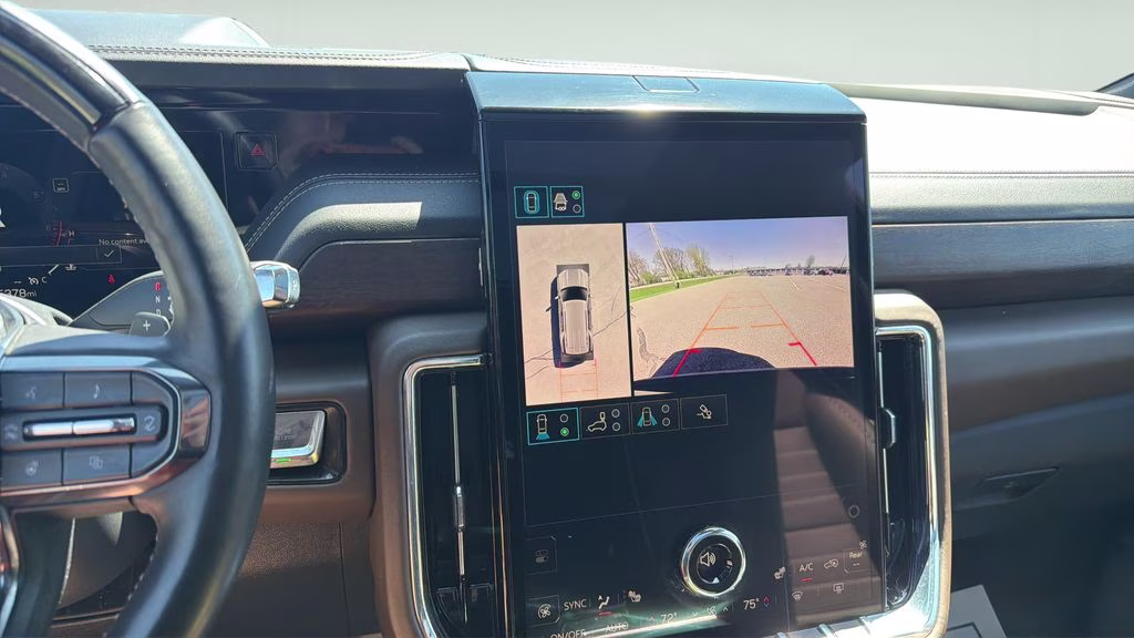2025 Silver GMC Yukon Denali Ultimate 4X4 SUV