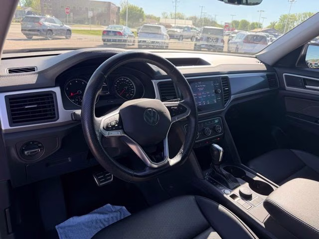 2021 Pyrite Silver Metallic Volkswagen Atlas 3.6L V6 SE w/Technology R-Line AWD SUV