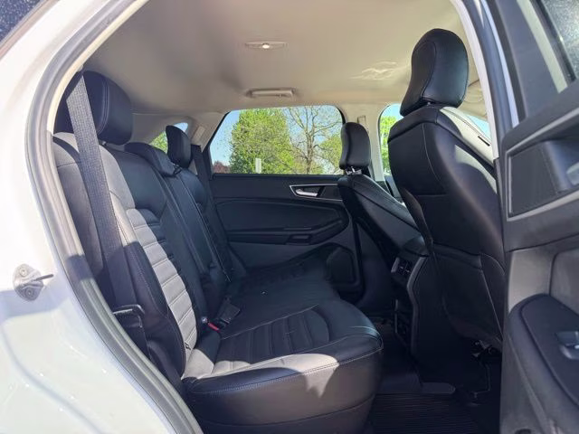 2023 Oxford White Ford Edge SEL AWD SUV