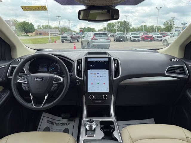 2023 Green Metallic Ford Edge SEL AWD SUV