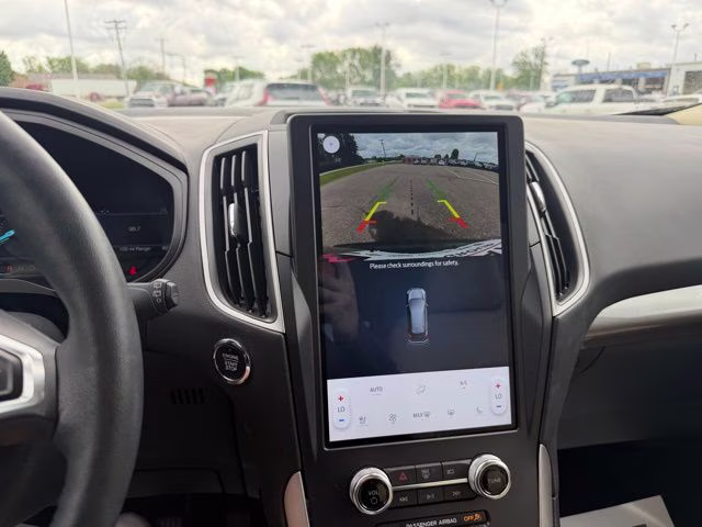 2023 Green Metallic Ford Edge SEL AWD SUV