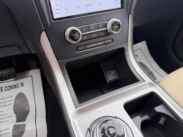 2023 Green Metallic Ford Edge SEL AWD SUV