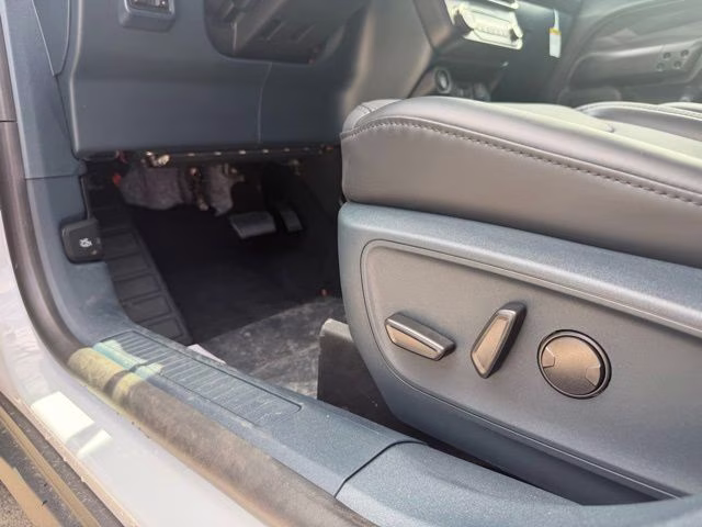 2026 Space White Metallic Ford Maverick Lariat AWD Truck
