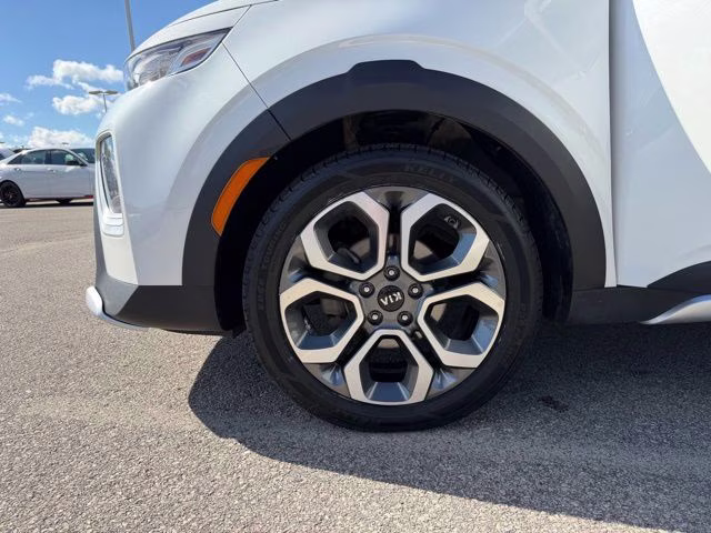 2020 Snow White Pearl Kia Soul X-Line FWD Hatchback