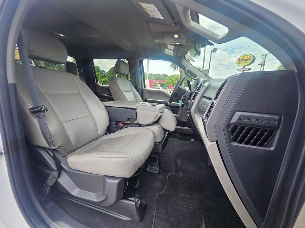 2022 Oxford White Ford Super Duty F-250 SRW XLT 4X4 Truck