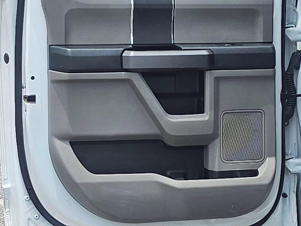 2022 Oxford White Ford Super Duty F-250 SRW XLT 4X4 Truck