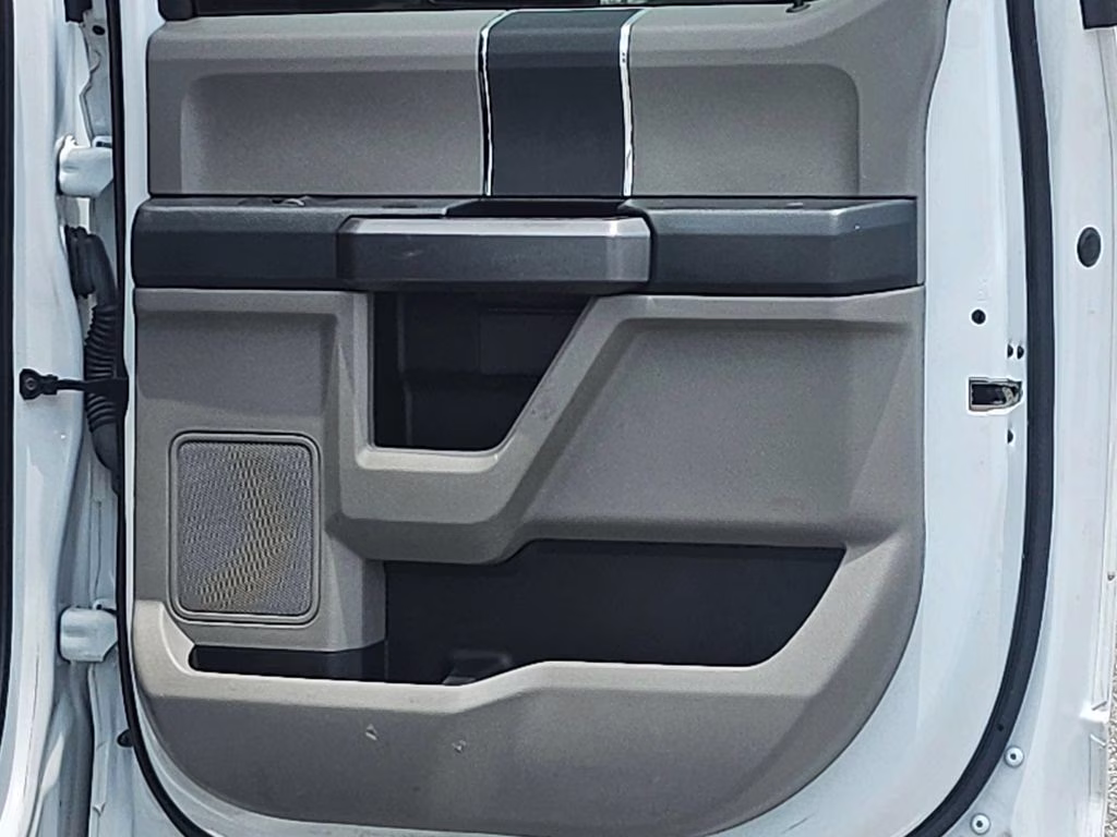 2022 Oxford White Ford Super Duty F-250 SRW XLT 4X4 Truck
