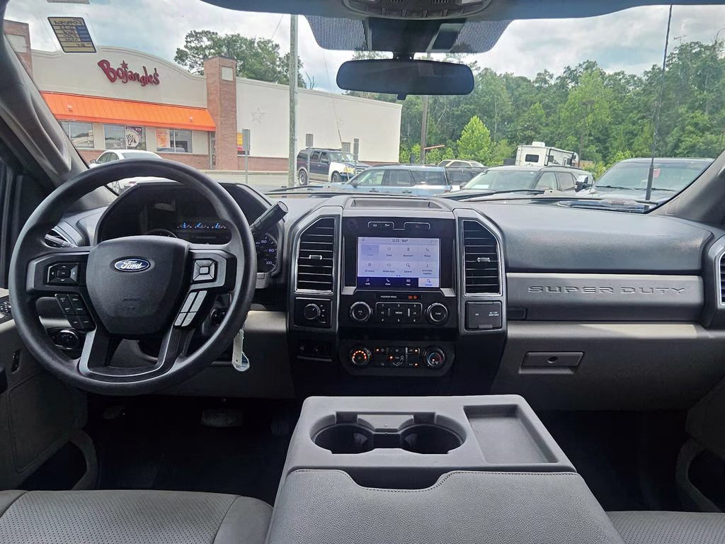 2022 Oxford White Ford Super Duty F-250 SRW XLT 4X4 Truck