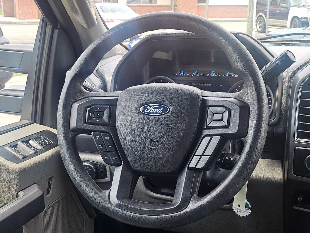2022 Oxford White Ford Super Duty F-250 SRW XLT 4X4 Truck