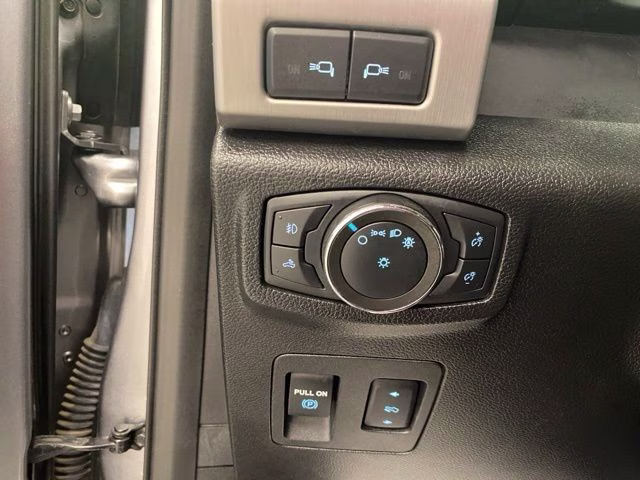 2020 Silver Metallic Ford F-150 Platinum 4X4 Truck