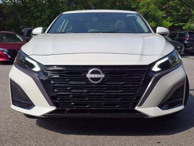 2026 Pearl White Tricoat Nissan Altima 2.5 SV FWD Sedan