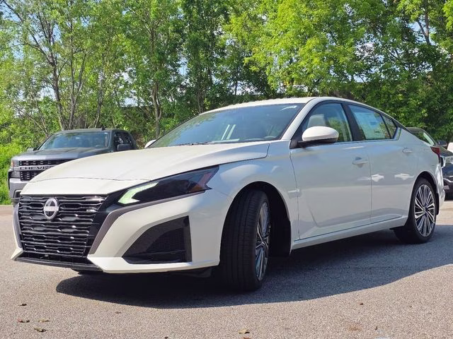 2026 Pearl White Tricoat Nissan Altima 2.5 SV FWD Sedan