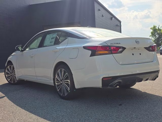 2026 Pearl White Tricoat Nissan Altima 2.5 SV FWD Sedan