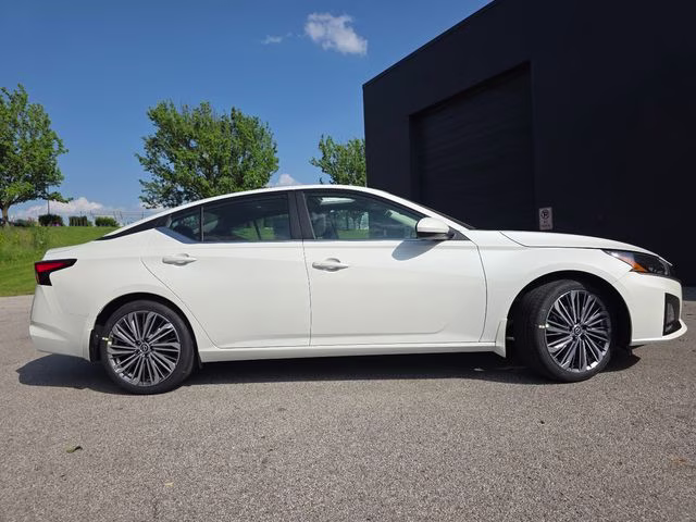2026 Pearl White Tricoat Nissan Altima 2.5 SV FWD Sedan
