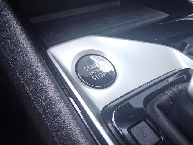 2026 Pearl White Tricoat Nissan Altima 2.5 SV FWD Sedan