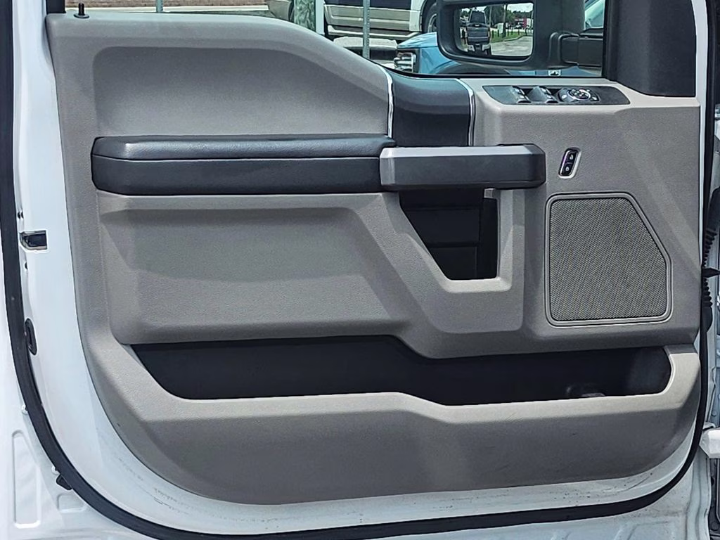 2022 Oxford White Ford Super Duty F-250 SRW XLT 4X4 Truck