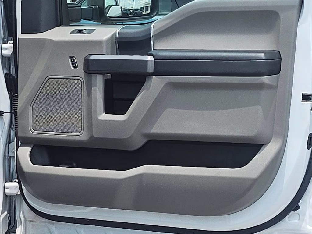 2022 Oxford White Ford Super Duty F-250 SRW XLT 4X4 Truck