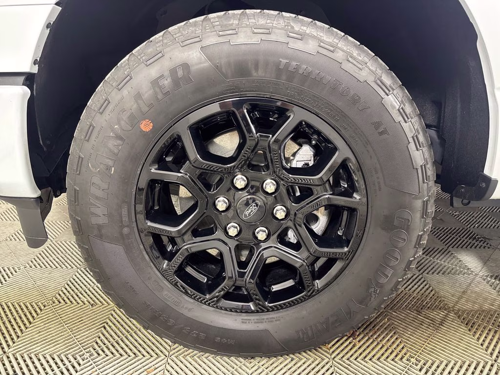 2025 Star White Metallic Tri-Coat Ford F-150 XLT 4X4 Truck
