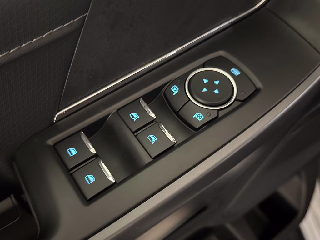 2025 Star White Metallic Tri-Coat Ford F-150 XLT 4X4 Truck