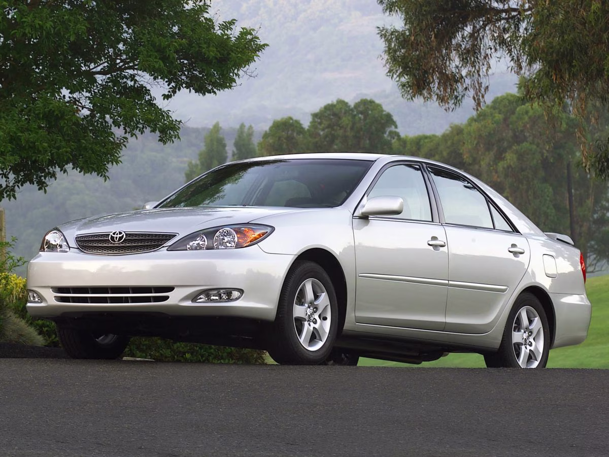 2005 Silver Toyota Camry FWD Sedan