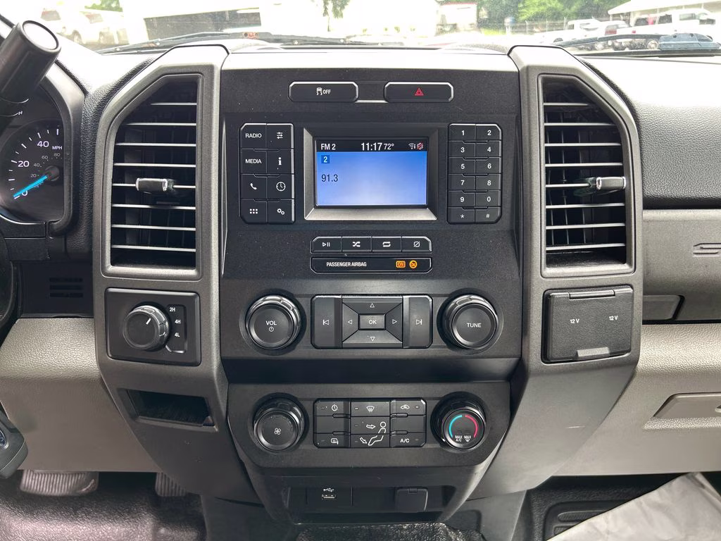 2021 Oxford White Ford Super Duty F-250 SRW XL 4X4 Truck