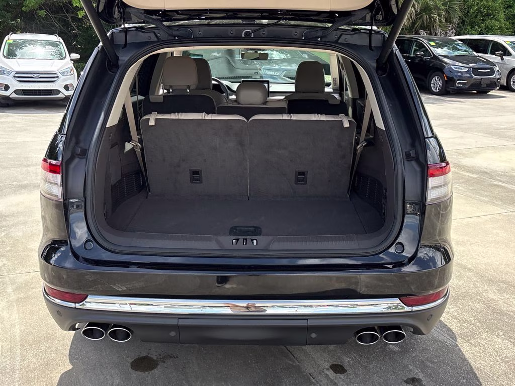 2023 Infinite Black Metallic Clearcoat Lincoln Aviator Standard RWD SUV