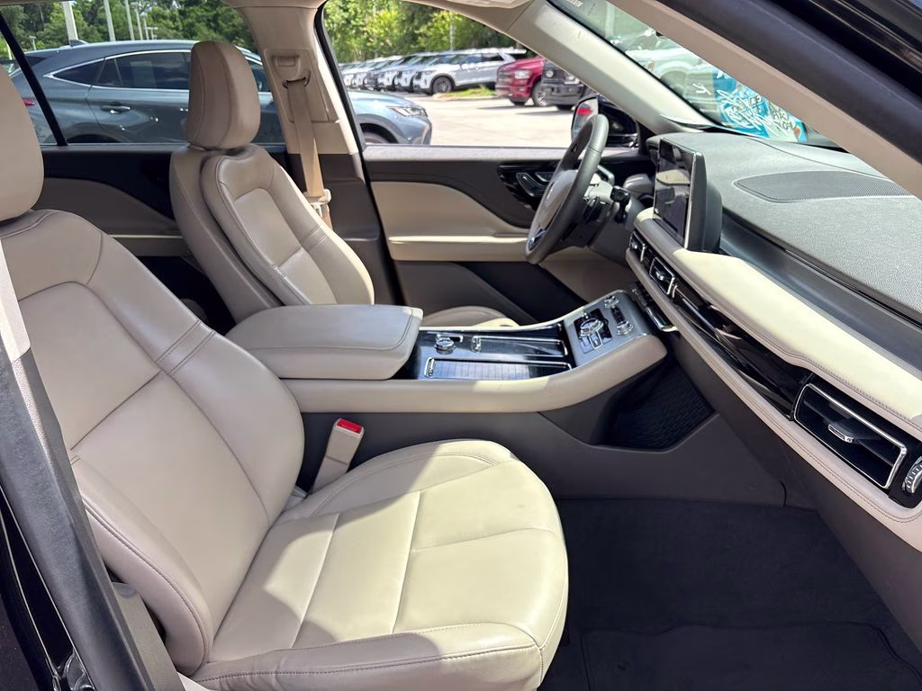 2023 Infinite Black Metallic Clearcoat Lincoln Aviator Standard RWD SUV