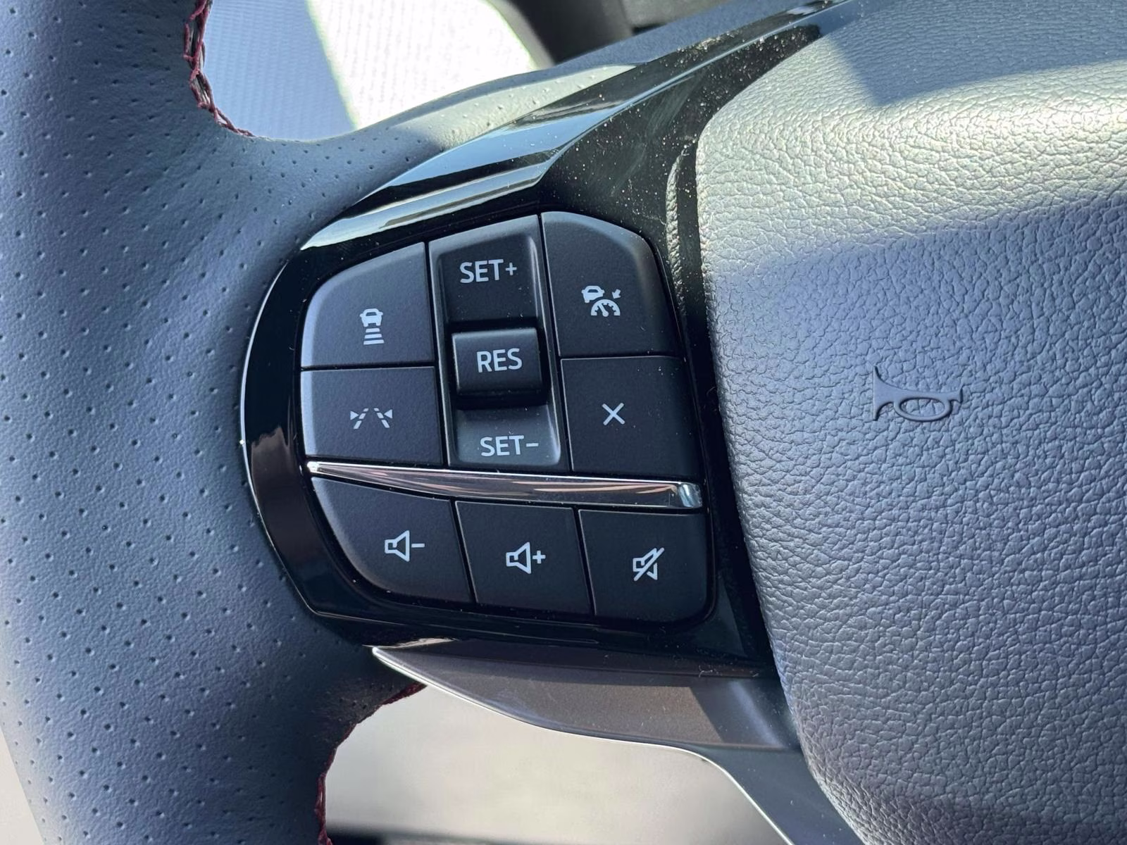 2026 White Ford Explorer ST-Line 4WD 4X4 SUV