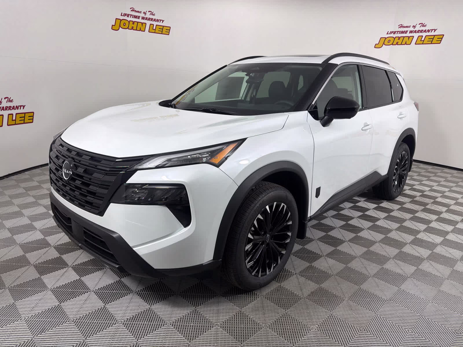 2026 Nissan Rogue Dark Armor's photo