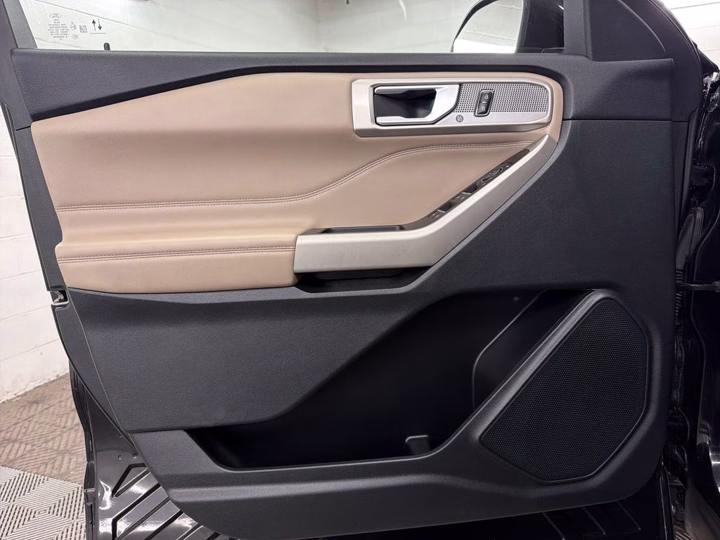 2023 Agate Black Metallic Ford Explorer Limited 4X4 SUV