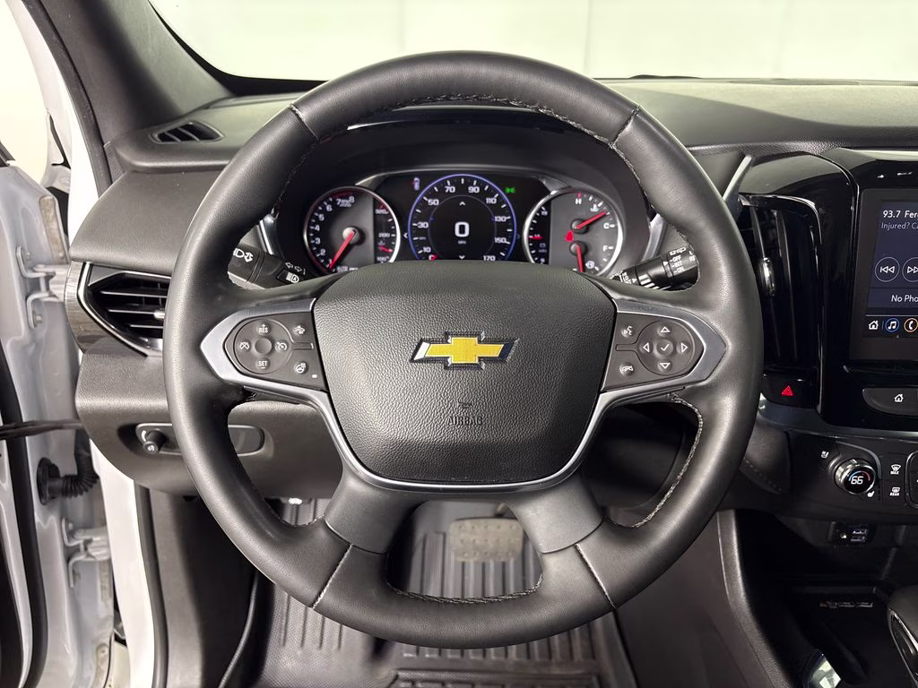 2023 Iridescent Pearl Tricoat Chevrolet Traverse High Country FWD SUV