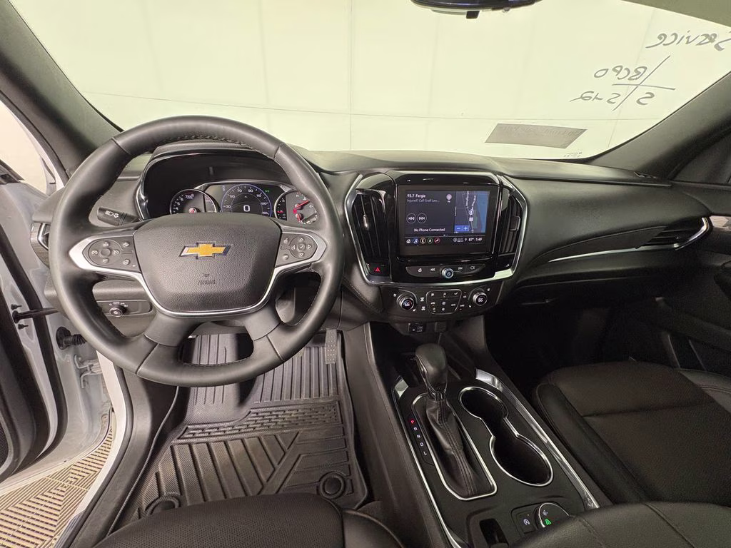 2023 Iridescent Pearl Tricoat Chevrolet Traverse High Country FWD SUV