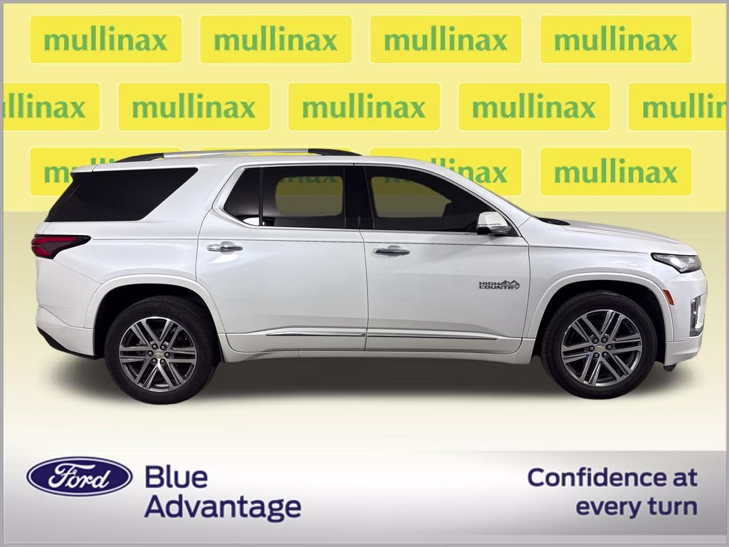 2023 Iridescent Pearl Tricoat Chevrolet Traverse High Country FWD SUV