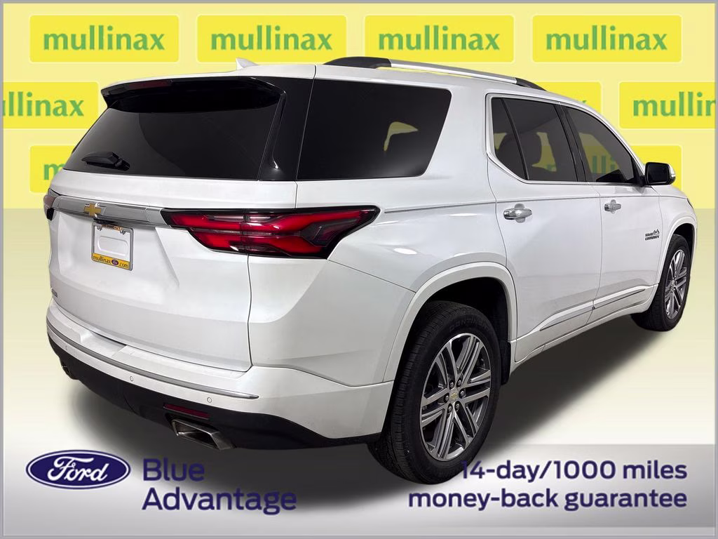 2023 Iridescent Pearl Tricoat Chevrolet Traverse High Country FWD SUV