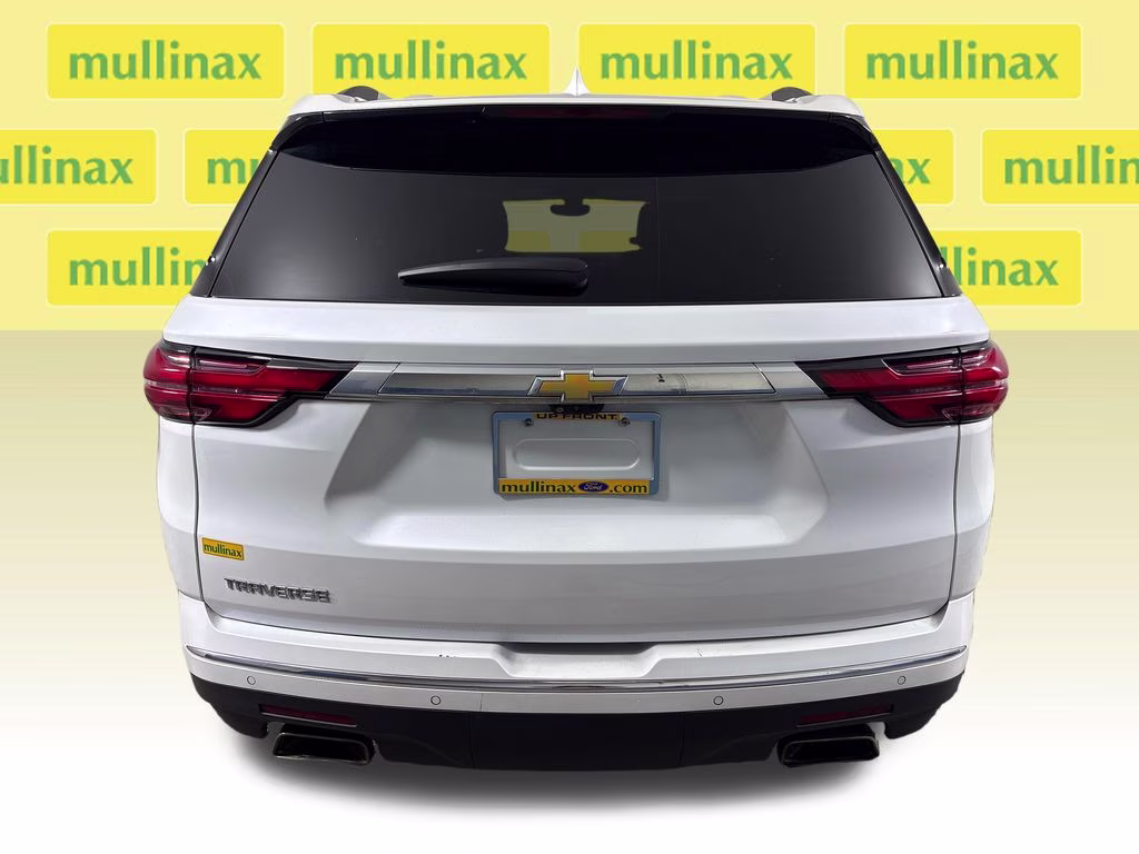 2023 Iridescent Pearl Tricoat Chevrolet Traverse High Country FWD SUV