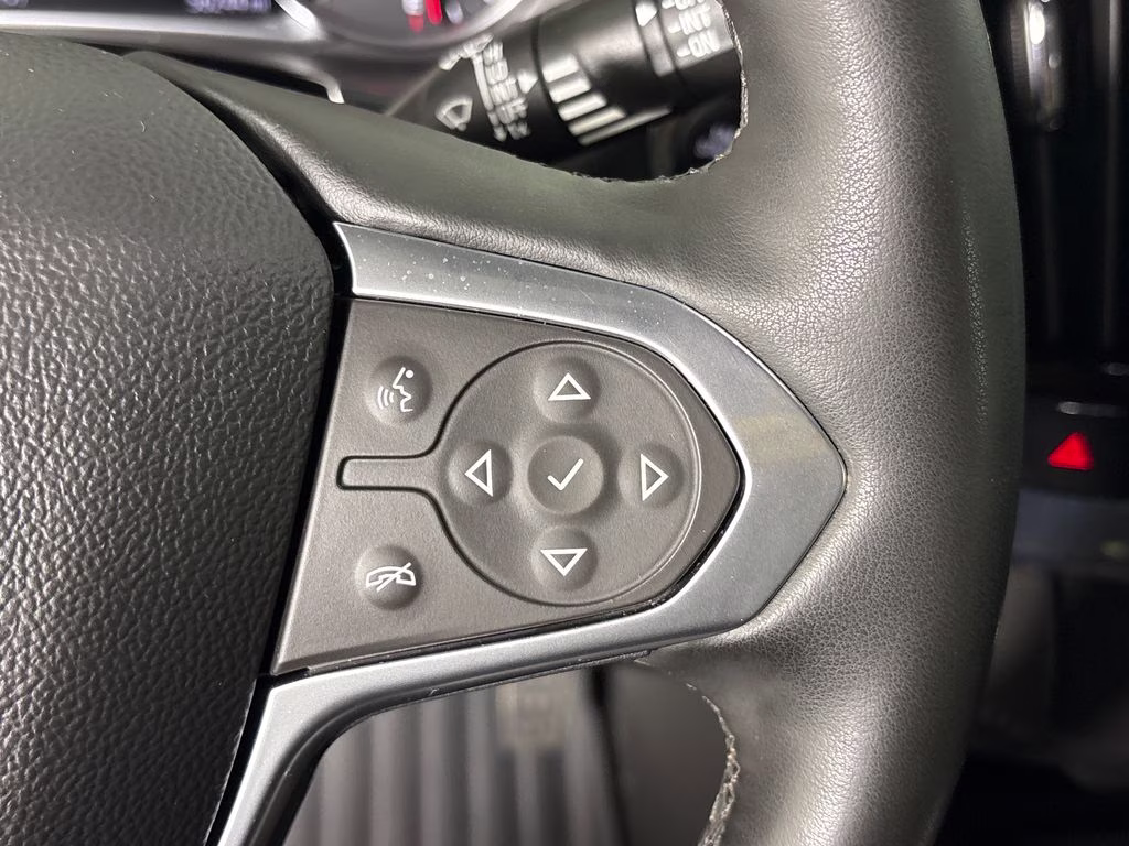 2023 Iridescent Pearl Tricoat Chevrolet Traverse High Country FWD SUV