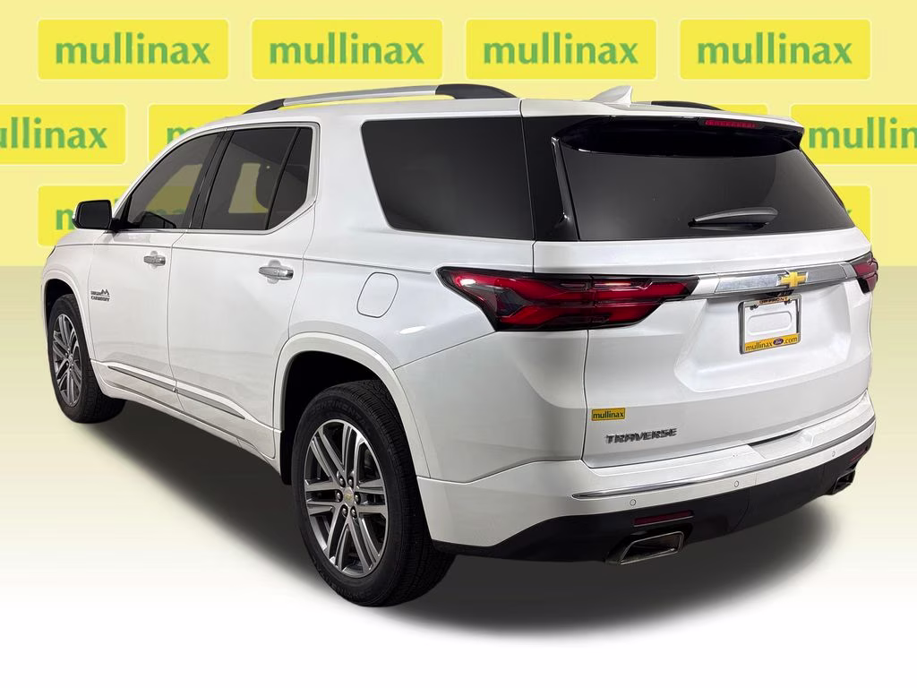 2023 Iridescent Pearl Tricoat Chevrolet Traverse High Country FWD SUV