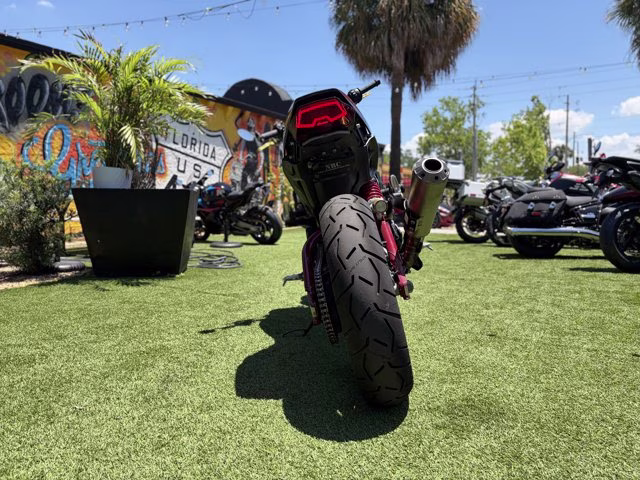 2023 Indian FTR R CARBON